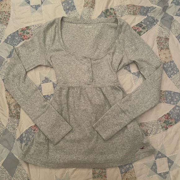 Hollister Tops - Hollister Heather Gray Long Sleeve Babydoll Top